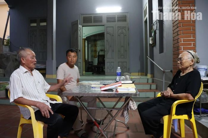 Cuộc trò chuyện với vợ chồng bà Hoàng Thị Ninh, ông Hoàng Văn Xuân tại nhà riêng ở phường Hải Bình.