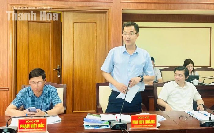 Phó Giám đốc Sở Xây dựng Mai Huy Hoàng phát biểu tại hội nghị.