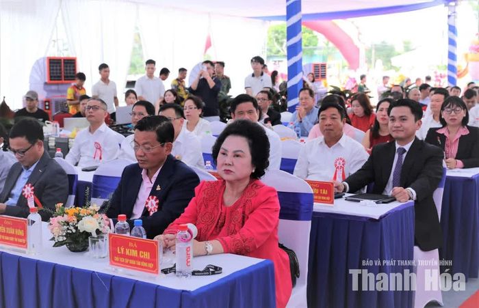 Lãnh đạo Tập đoàn Tân Đông Hiệp cùng các đại biểu dự buổi lễ.