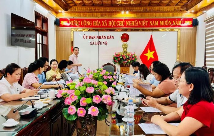 Phó Trưởng đoàn công tác Tổ giúp việc Hội đồng thẩm định xã, phường ATTP, ATTP nâng cao tỉnh Thanh Hóa Nguyễn Hữu Hà phát biểu tại buổi làm việc.
