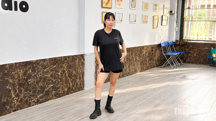 Những giờ tập nhảy giúp chị Hải Vân rèn luyện sức khoẻ, thư giãn và thêm sự tự tin.