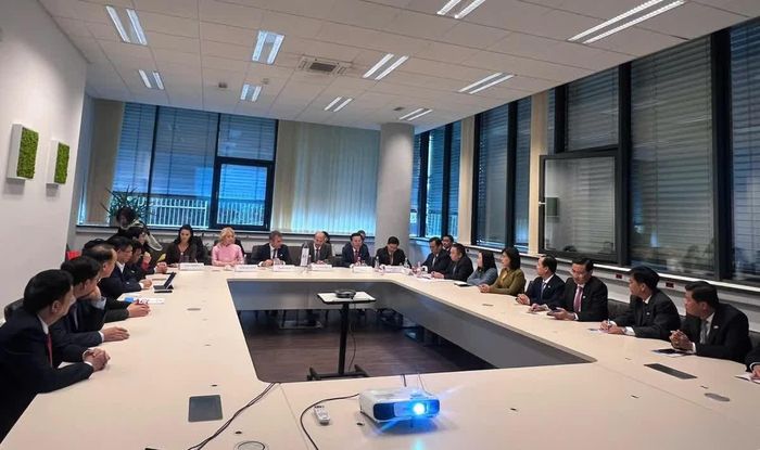 Toàn cảnh buổi làm việc tại Phòng Thương mại và Công nghiệp Hungary. Ảnh: Sở Ngoại vụ