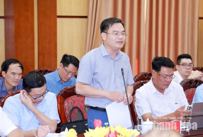 Giám đốc Sở Xây dựng phát biểu tại hội nghị.
