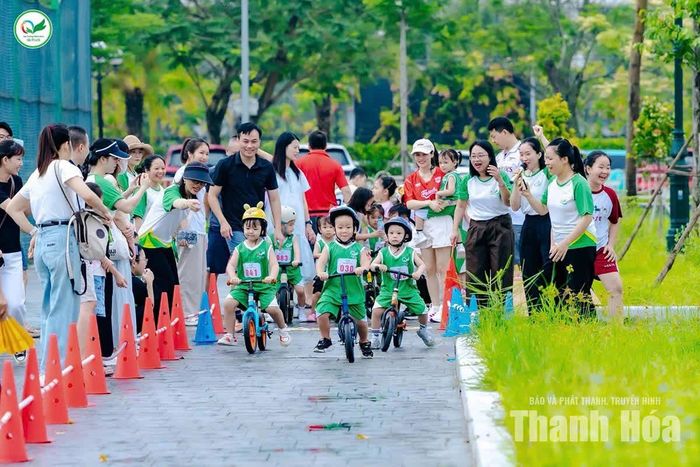 Hoạt động rèn luyện thể chất, kỹ năng cho trẻ tại cơ sở giáo dục mầm non của Công ty TNHH Phát triển IQ.