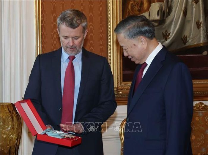 Nhà Vua Frederik X trao tặng Tổng Bí thư, Chủ tịch nước Tô Lâm Huân chương Voi (Order of the Elephant) - huân chương cao quý nhất của Vương quốc Đan Mạch. Ảnh: Thống Nhất – TTXVN