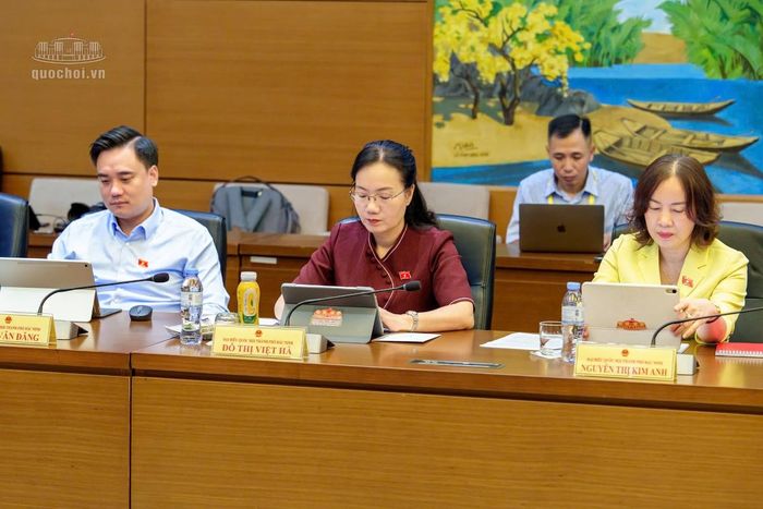 Các ĐBQH thành phố Bắc Ninh dự phiên thảo luận tổ. Ảnh: Quochoi.vn