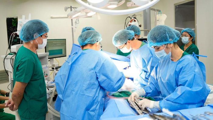 Hiện khả năng tiếp cận thuốc, nhân lực chuyên khoa và các kỹ thuật tim mạch hiện đại chưa đồng đều trong khu vực. Ảnh: Bệnh viện Trung ương Huế
