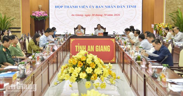 Quang cảnh cuộc họp.