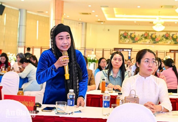 Đại diện các hợp tác xã, tổ hợp tác do phụ nữ tham gia quản lý, điều hành đề xuất những kiến nghị về giải pháp nhằm hỗ trợ nâng cao chất lượng và hiệu quả hoạt động.