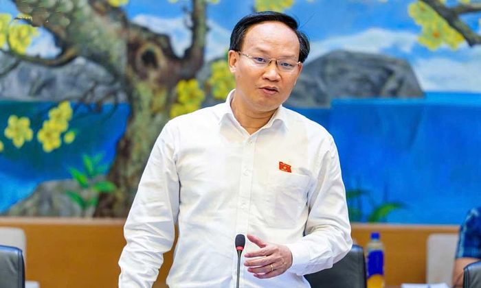  Đồng chí Phạm Văn Thịnh phát biểu ý kiến. 