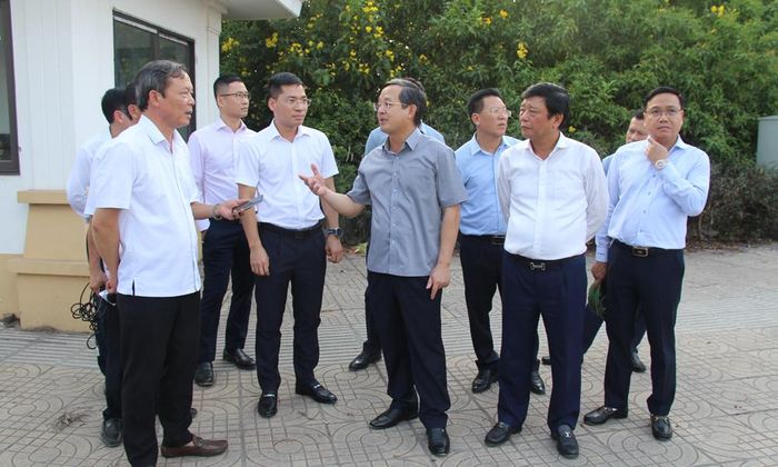 Chủ tịch UBND thành phố kiểm tra, trao đổi về hiện trạng giao thông quốc lộ 18 đoạn qua Khu công nghiệp Quế Võ. 