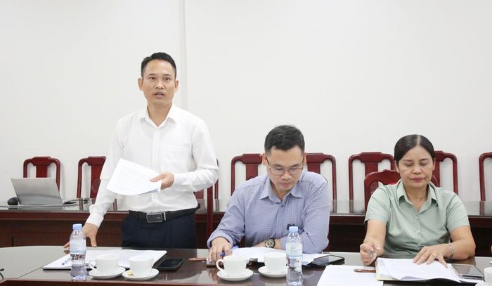  Lãnh đạo phường Bắc Giang báo cáo tình hình hoạt động sau sáp nhập của các cơ sở giáo dục trên địa bàn. 
