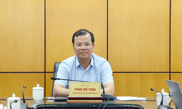  Đồng chí Phan Thế Tuấn, Phó Chủ tịch UBND thành phố chủ trì tại điểm cầu Bắc Ninh. 