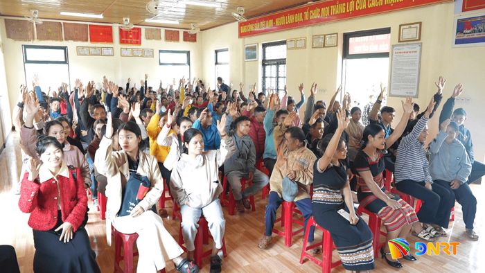 Các trưởng thôn được bầu với tỷ lệ thống nhất cao từ cử tri. Ảnh: MINH TRANG
