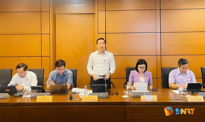 Đại biểu Quốc hội Nguyễn Đại Đồng thảo luận tại tổ. Ảnh: HỒNG CHÂU