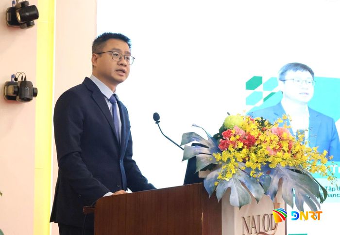 Phó Cục trưởng Cục Phát triển doanh nghiệp tư nhân và kinh tế tập thể (Bộ Tài chính) Nguyễn Đức Trung thông tin về các chương trình hỗ trợ doanh nghiệp tiếp cận tài chính xanh. Ảnh: MAI QUẾ