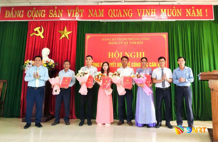 Đảng ủy xã Tam Hải tổ chức hội nghị công bố các quyết định về công tác cán bộ tại cơ sở. Ảnh: ĐÔNG YÊN