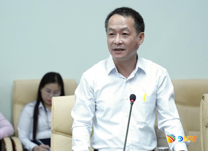 Ông Trần Văn Vũ, Trưởng Thống kê thành phố báo cáo tại buổi làm việc. Ảnh: T.CÔNG