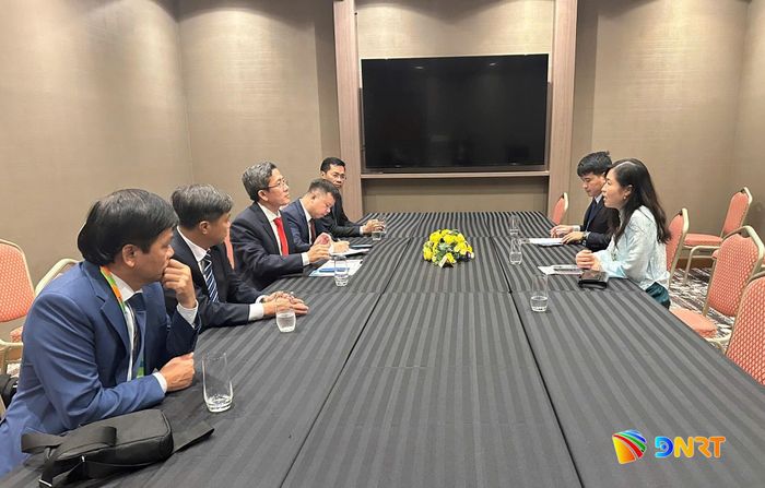 Đoàn công tác thành phố Đà Nẵng làm việc với Tổng Lãnh sự Việt Nam tại Fukuoka Trịnh Thị Mai Phương. Ảnh: ĐOÀN CÔNG TÁC