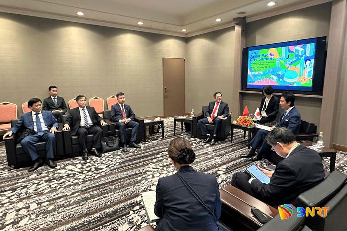 Quang cảnh buổi tiếp xã giao giữa Thị trưởng thành phố Fukuoka Takashima Soichiro và đoàn công tác thành phố Đà Nẵng. Ảnh: ĐOÀN CÔNG TÁC