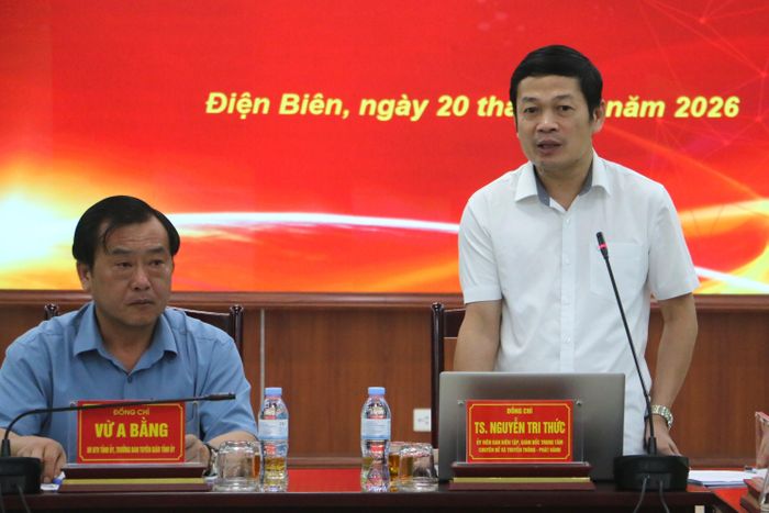 Giám đốc Trung tâm Chuyên đề và Truyền thông – Phát thanh Nguyễn Tri Thức phát biểu tại buổi làm việc.