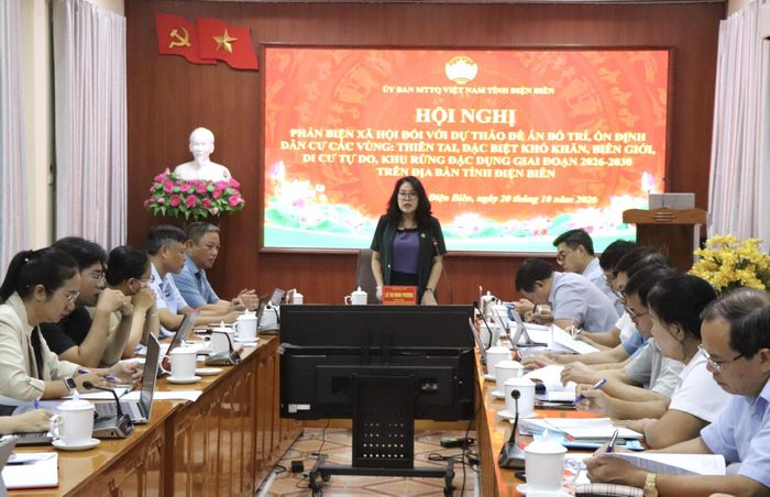 Phó Chủ tịch Thường trực Ủy ban MTTQ Việt Nam tỉnh Lò Thị Minh Phượng chủ trì hội nghị.