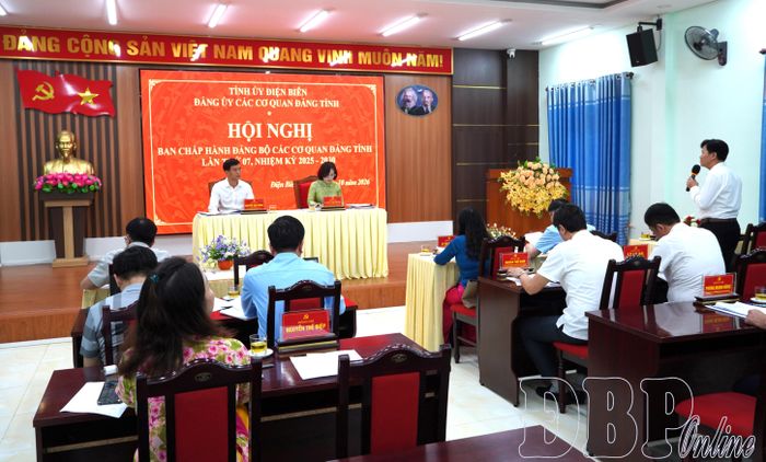 Toàn cảnh hội nghị.