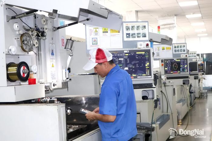 Đồng Nai là một trong những địa phương đi đầu trong thu hút vốn đầu tư nước ngoài. Trong ảnh: Ứng dụng công nghệ hiện đại trong sản xuất tại Công ty cổ phần Công nghiệp chính xác Việt Nam (Đài Loan) tại Khu công nghiệp Hố Nai, phường Hố Nai.