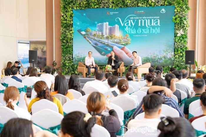 Hoạt động tư vấn vay mua nhà ở xã hội được ngân hàng và chủ đầu tư dự án thường xuyên tổ chức cho khách hàng. Ảnh: Viết Cường