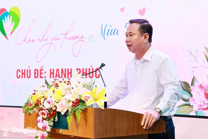 Phó Giám đốc phụ trách Báo và Phát thanh, Truyền hình Đồng Nai Nông Thanh Tuấn phát biểu tại lễ trao giải. Ảnh: Công Nghĩa