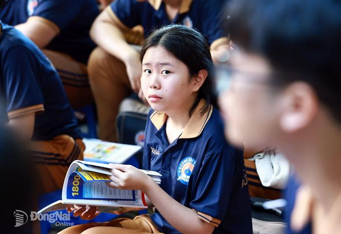 Việc được định hướng nghề nghiệp sớm là cần thiết cho học sinh lớp 12. Ảnh: Công Nghĩa