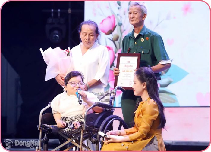 Tác giả Huỳnh Thanh Thảo, người đoạt giải Đặc biệt chia sẻ những nghị lực và lan tỏa hạnh phúc tại lễ trao giải.