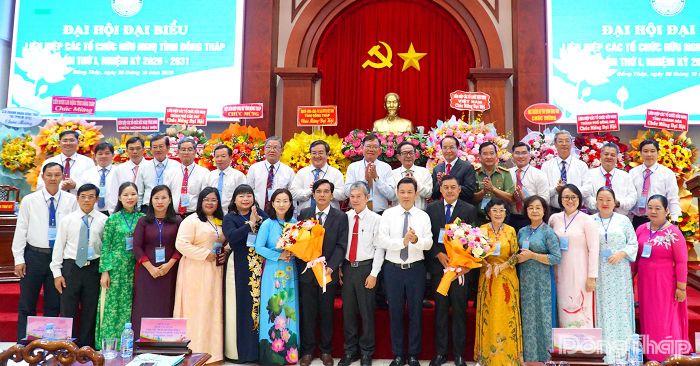 Ban Chấp hành Liên hiệp các tổ chức hữu nghị tỉnh ra mắt Đại hội.