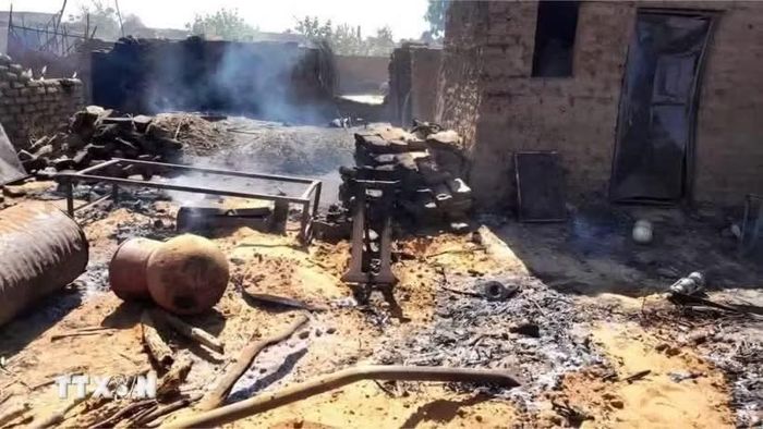  Ngôi nhà bị hư hại do xung đột tại El-Fasher, Sudan. Ảnh: THX/TTXVN 