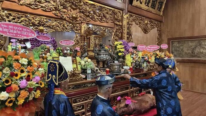  Nghi thức dâng lễ vật tại Đền thờ Anh hùng dân tộc Nguyễn Trung Trực. Ảnh: Nguyễn Dũng 