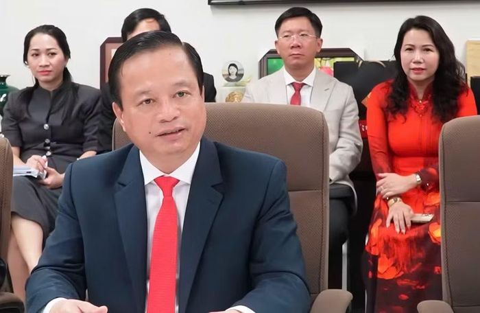 Phó Chủ tịch Thường trực UBND tỉnh Nguyễn Tuấn Thanh trao đổi tại buổi làm việc. Ảnh: Ngọc Luận