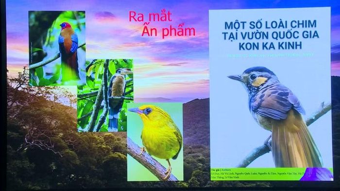 Ra mắt ấn phẩm "Một số loài chim tại Vườn quốc gia Kon Ka Kinh" do ThS. Lê Duy (Viện Công nghệ tiên tiến, Viện Hàn lâm Khoa học và Công nghệ Việt Nam) cùng các cộng sự biên soạn. Ảnh: Huy Toàn 