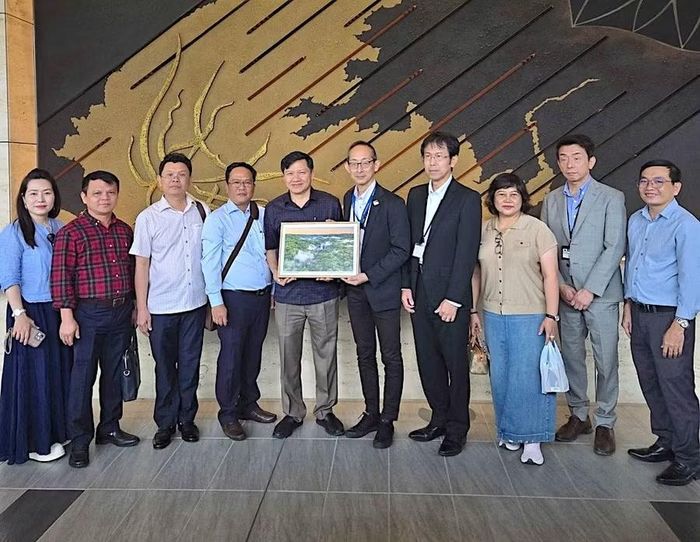  Đoàn công tác Thường trực HĐND tỉnh Gia Lai chụp ảnh lưu niệm tại Bảo tàng Tưởng niệm Chiến trường Sekigahara (tỉnh Gifu, Nhật Bản). Ảnh: Vũ Tiến Anh 