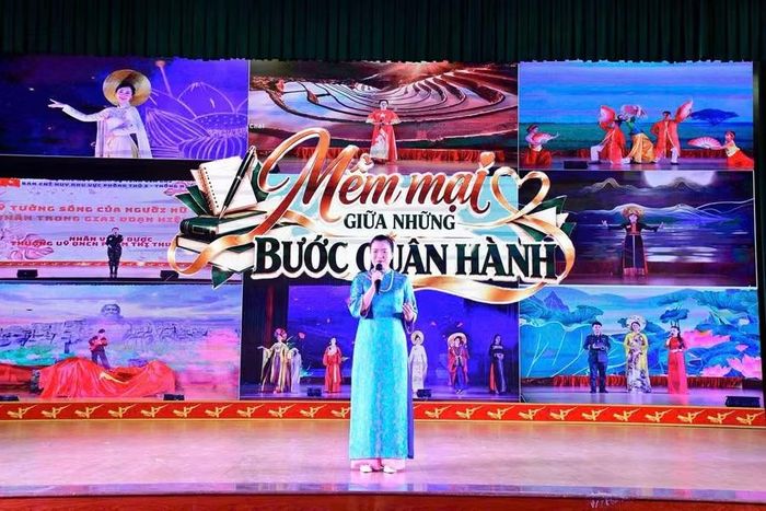  Hội viên phụ nữ chia sẻ tại tọa đàm “Vững bước quân hành - Giữ lửa hạnh phúc” do Bộ CHQS tỉnh Gia Lai tổ chức. Ảnh: Anh Tuấn 