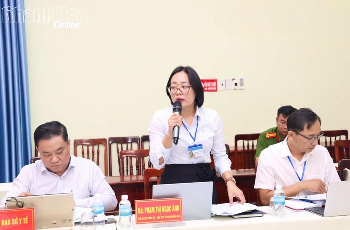 Lãnh đạo UBND phường Ba Ngòi báo cáo tại buổi làm việc.
