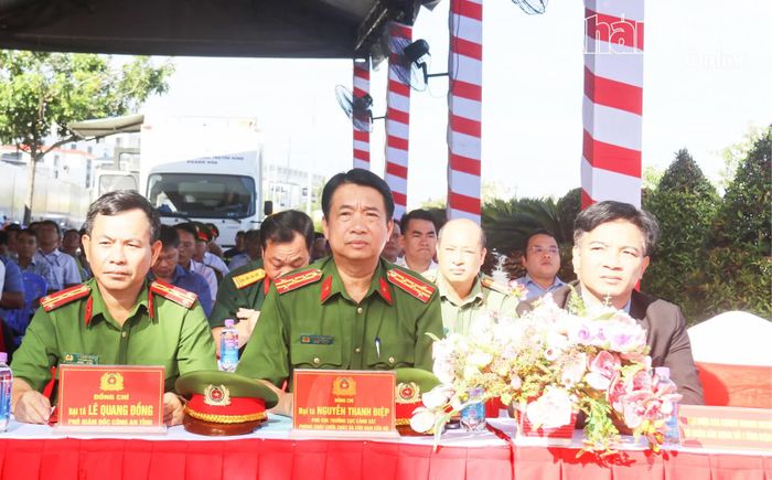 Lãnh đạo Cục Cảnh sát phòng cháy chữa cháy và cứu nạn, cứu hộ (Bộ Công an), lãnh đạo Công an tỉnh tham dự buổi thực tập.