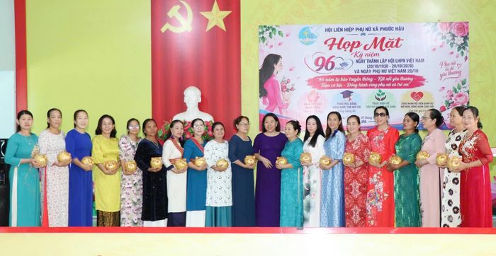 Hội Liên hiệp Phụ nữ xã Phước Hậu phát động phong trào “Heo đất nghĩa tình - Trao yêu thương”.