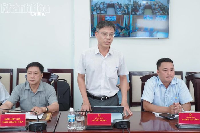 Lãnh đạo Sở Xây dựng phát biểu.