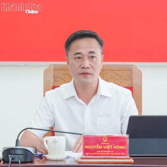 Chủ tịch UBND tỉnh Nguyễn Việt Hùng chủ trì buổi tiếp công dân.