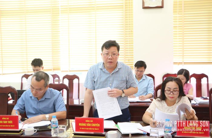 Đại biểu thảo luận tại kỳ họp