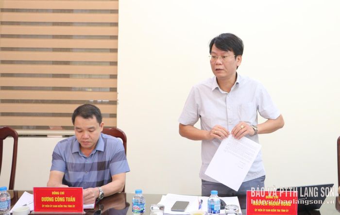 Đại biểu thảo luận tại kỳ họp