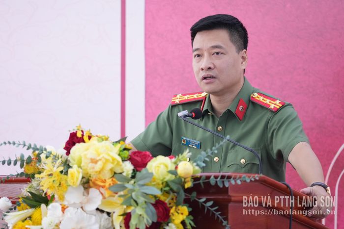 Đại tá Vũ Thanh Tùng, Uỷ viên Ban Thường vụ Tỉnh ủy, Giám đốc Công an tỉnh phát biểu tại chương trình