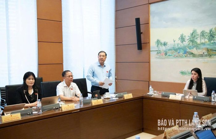 Đồng chí Phạm Gia Túc, Ủy viên Bộ Chính trị, Phó Thủ tướng Thường trực Chính phủ, đại biểu Quốc hội tỉnh Hà Tĩnh phát biểu thảo luận tại tổ