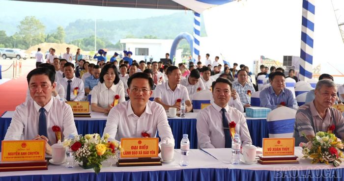 Các đại biểu dự chương trình.