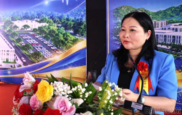 Đồng chí Vũ Thị Hiền Hạnh - Phó Chủ tịch UBND tỉnh Lào Cai phát biểu tại chương trình.